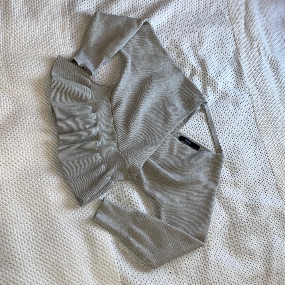 Jessica Gray Ruffled Sweatshirt - Picture 2 of 5
